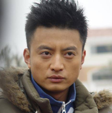 2014年,邵桐和杨蕊结婚,而杨蕊婚后彻彻底底退出了娱乐圈,把心思放在