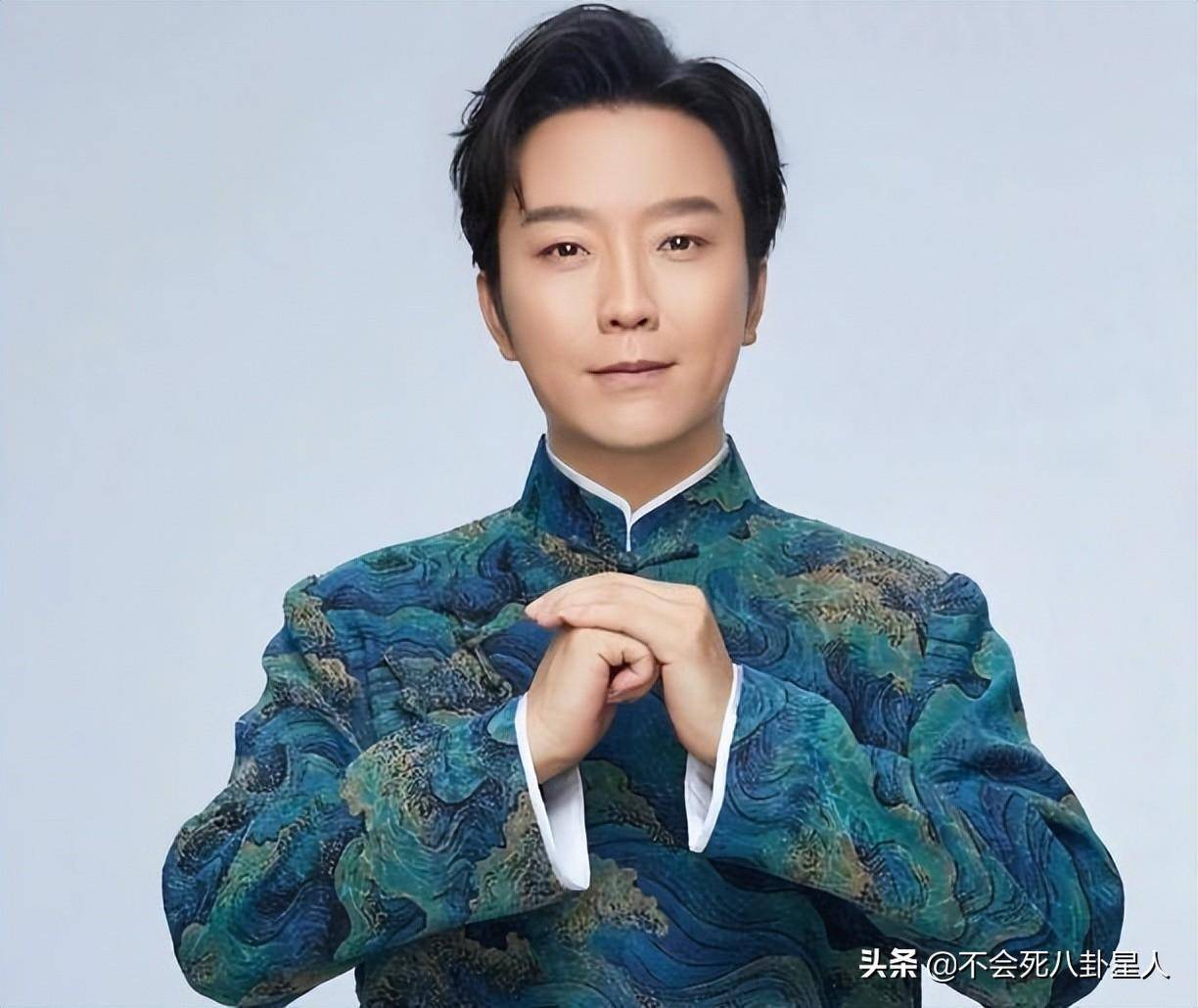 跳河身亡,要饭乞讨,被梅葆玖称哗众取宠的李玉刚,现状如何_梦想_戏曲