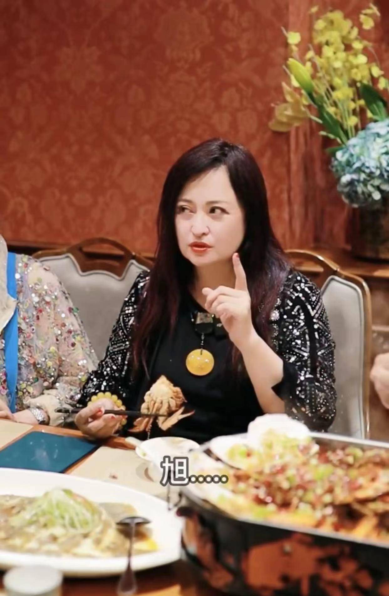 52岁王璐瑶发福认不出!