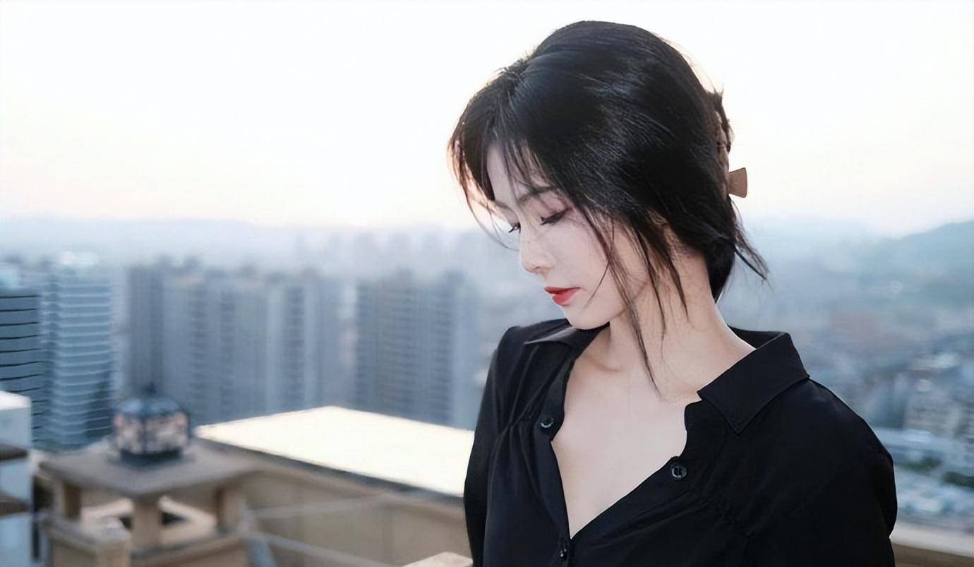 19.鞠婧祎演电视剧演技还不好呢,现在搭上德云社拍电影了,厉害!