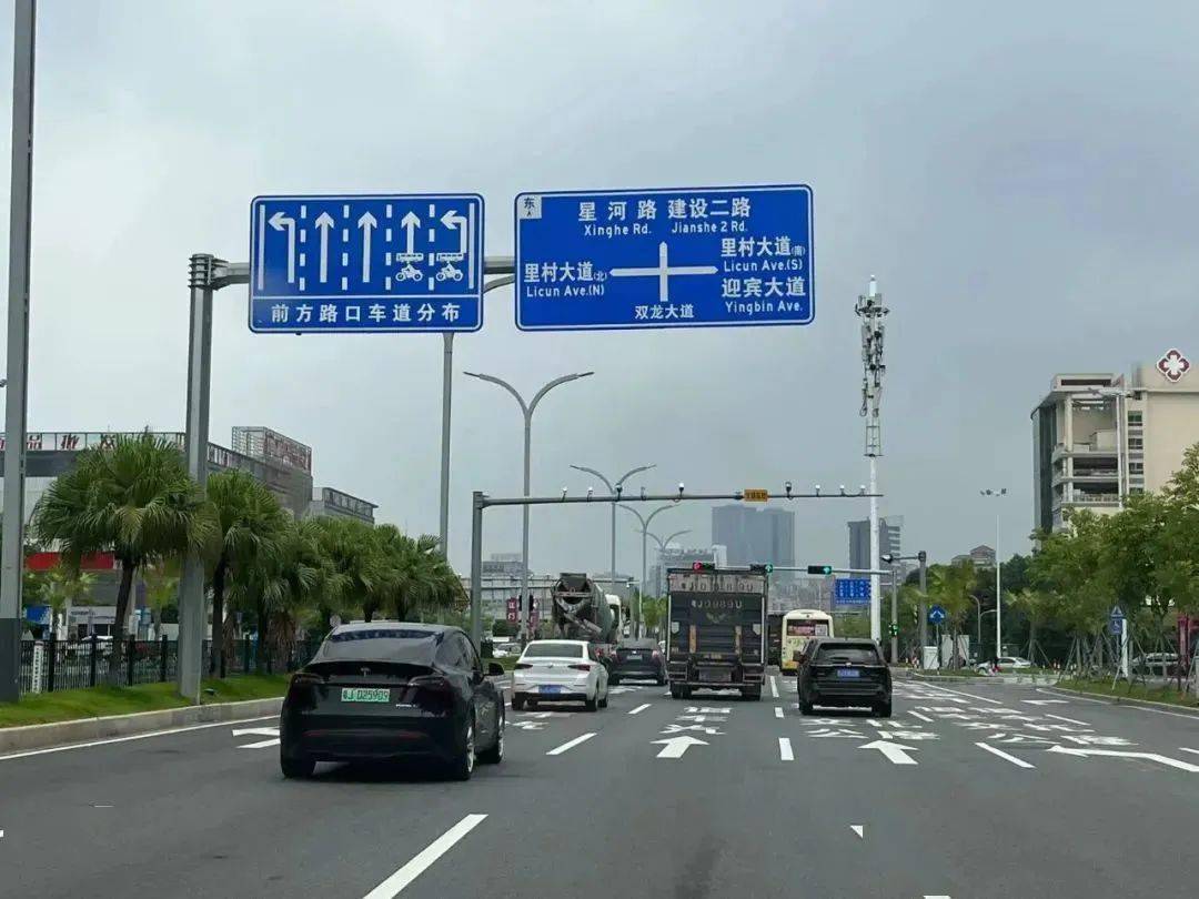 迎宾大道路牌图片