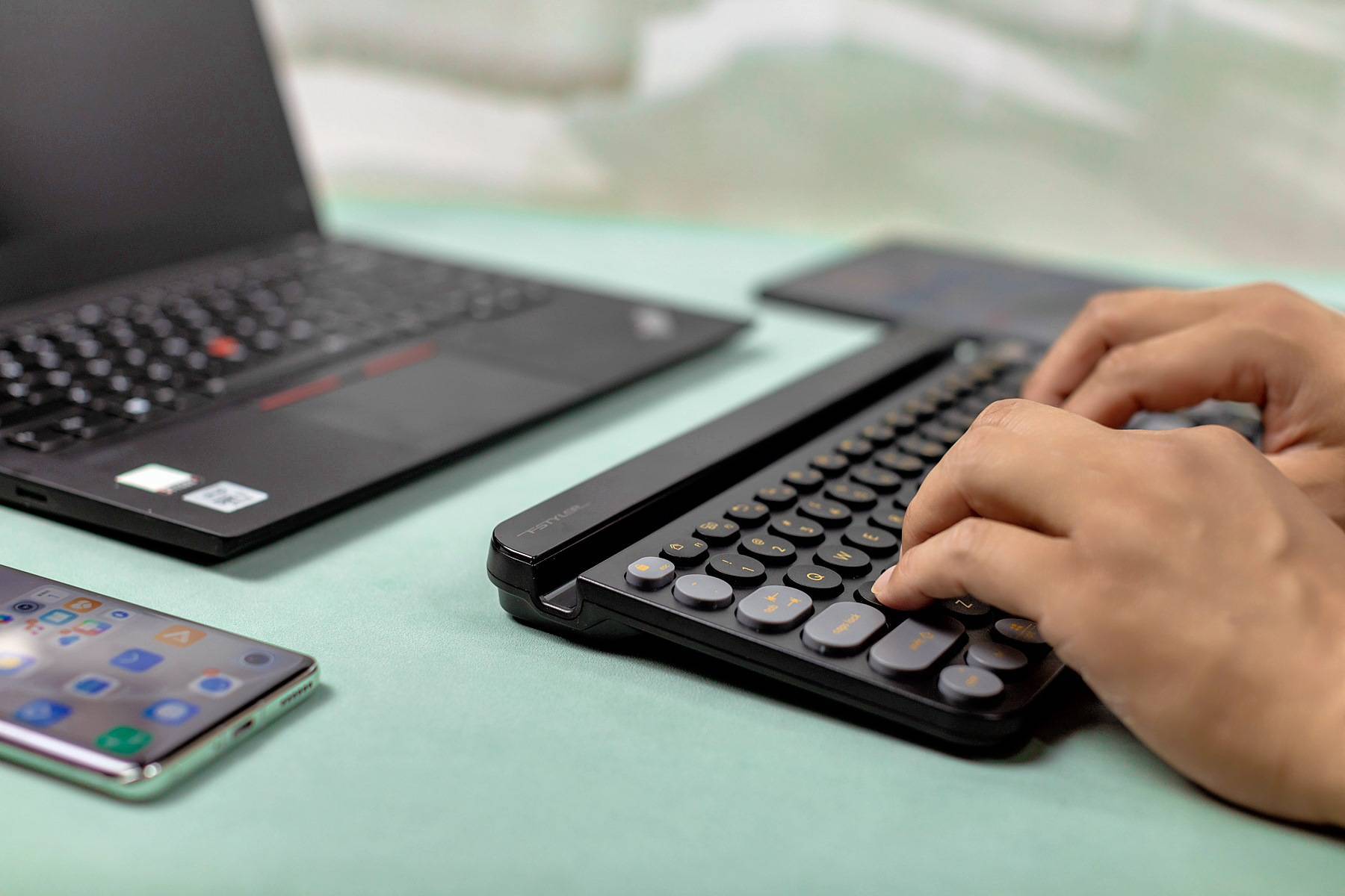 多设备自由切换，双飞燕飞时代FBK30静音键盘，家庭办公贴心好物