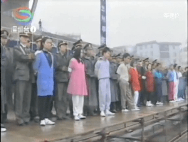 1995年12月15日,这16人团伙中包括首犯张小建在内的9男4女在深圳伏法.