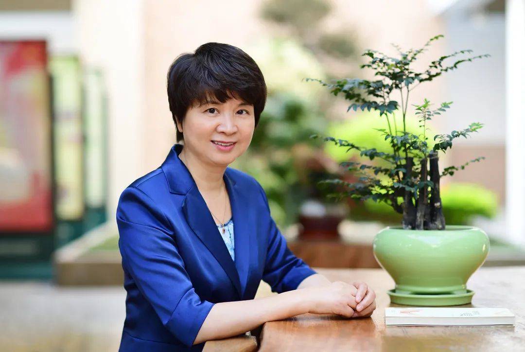 好最美的自己,深圳这位女校长新学期寄语说了这些_龙外_龙岗区_唐文红