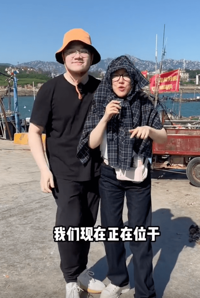 巴图晒一家三口近况,生完二胎的博谷素颜出镜,哺乳期仍坚持工作_王博