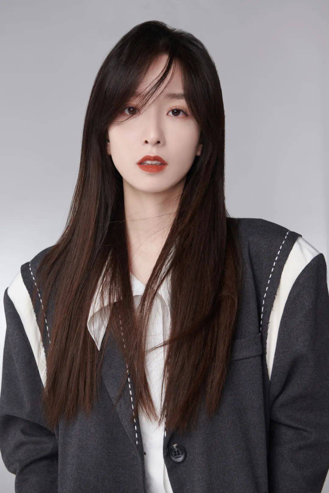 从演员到主播,她在淘宝直播大爆发_晁然_产品_选品