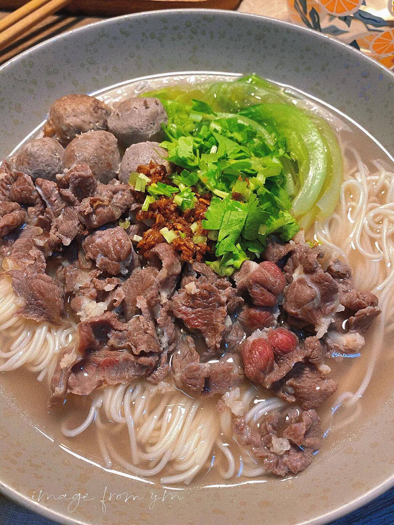 牛肉面这么做鲜美暖胃,一天吃3次也不厌,简直就是抢面馆生意_蒜头_蒜