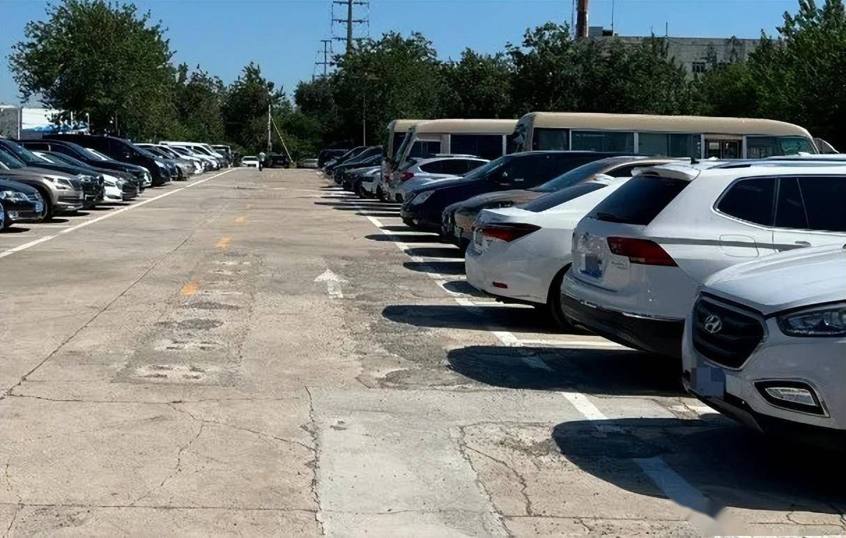 石景山全力做好交通保障工作为服贸会保驾护航_停车场_首钢_标识