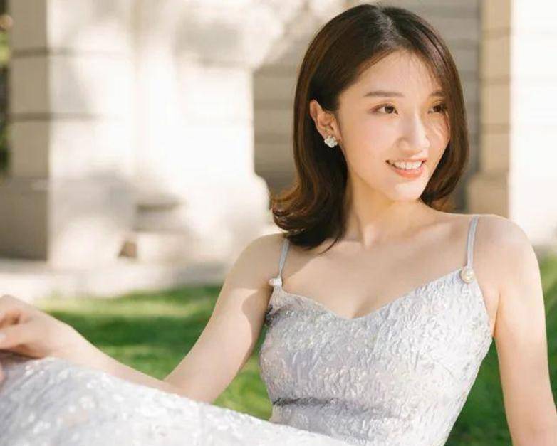 冷天爱受关注,上热搜之后,其他的关注也来了,比如,很多人直言,冷天爱