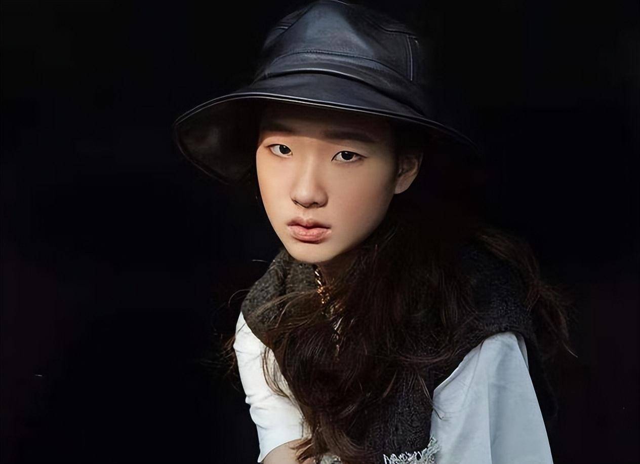 主演琪洽·安玛达雅混也不是那种一看就能定义成"美女"的演员,但是在