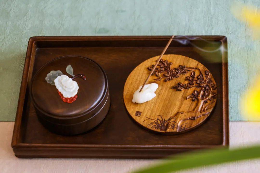 有趣的是,据研究西汉至东汉早期的画像石中,玉兔大多为奔跑的形象,而