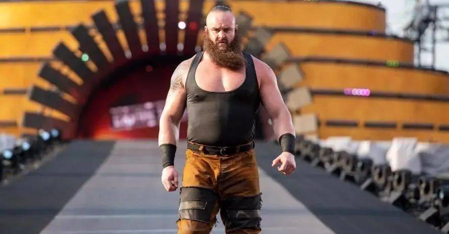 冠军布朗斯图曼(braun strowman),又名亚当·谢尔,可能会在wwe回归