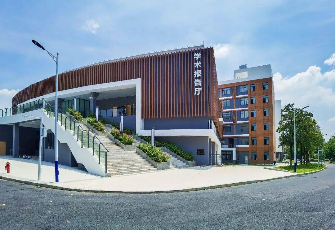 【招聘】东莞中学松山湖学校2022年秋季编制教师招聘预告_校园_预报名