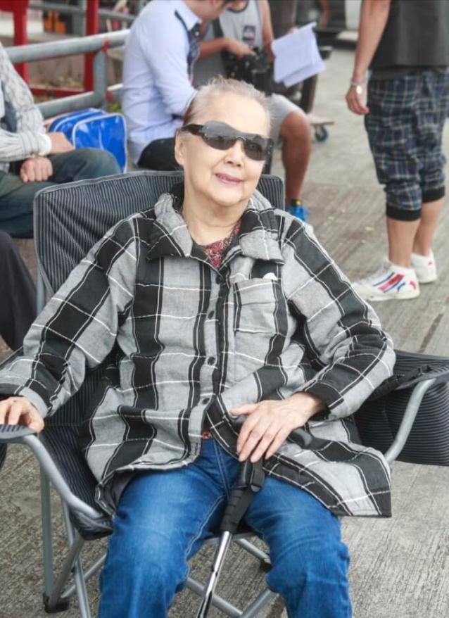 集体啃老,儿女不孝,终身未婚,这几位演员的晚年只能独居养老院_夏萍