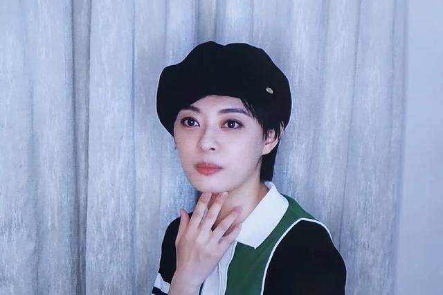 孫儷紮小辮穿印花裙太嬌羞,一臉老氣卻罕見翻車 1 4ea8f0c1a4a34accbd62654d688893b8
