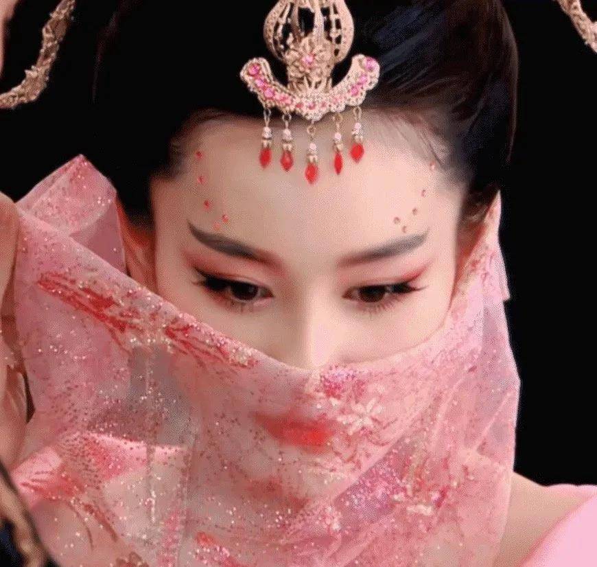 "最美苏妲己"张馨予从全网唾骂到万人追捧,她发生了什么?