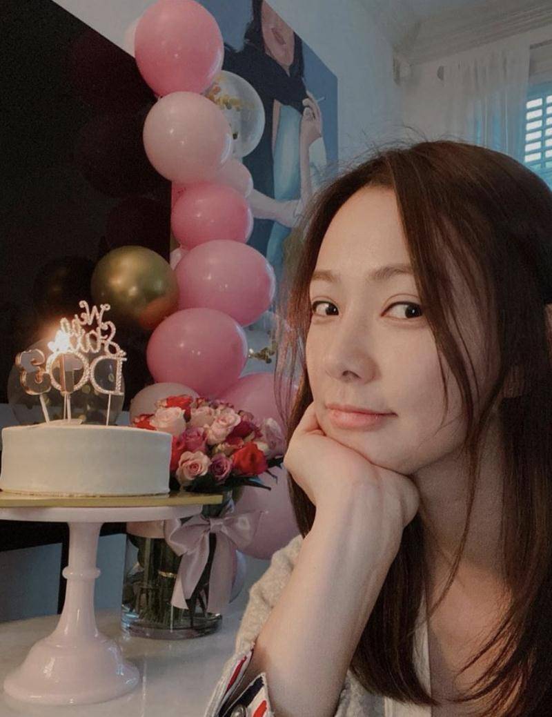 然而,当时申贤俊正交往的女友乃是后来的权相佑老婆--孙泰英.