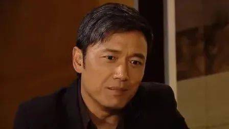 剧中人都说他是仁义"三哥"因为他在《江湖接班人》这部电视剧中饰演的