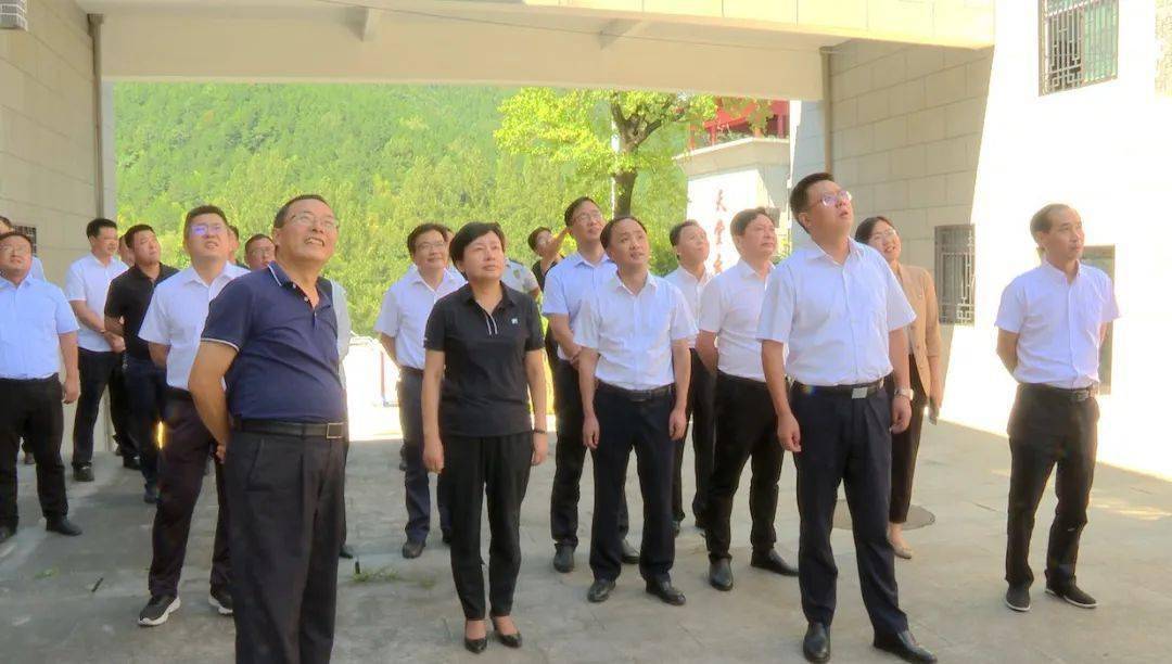 9月4日,罗田县委书记郝爱芳,县委副书记,县长周黎到天堂寨景区,就景区