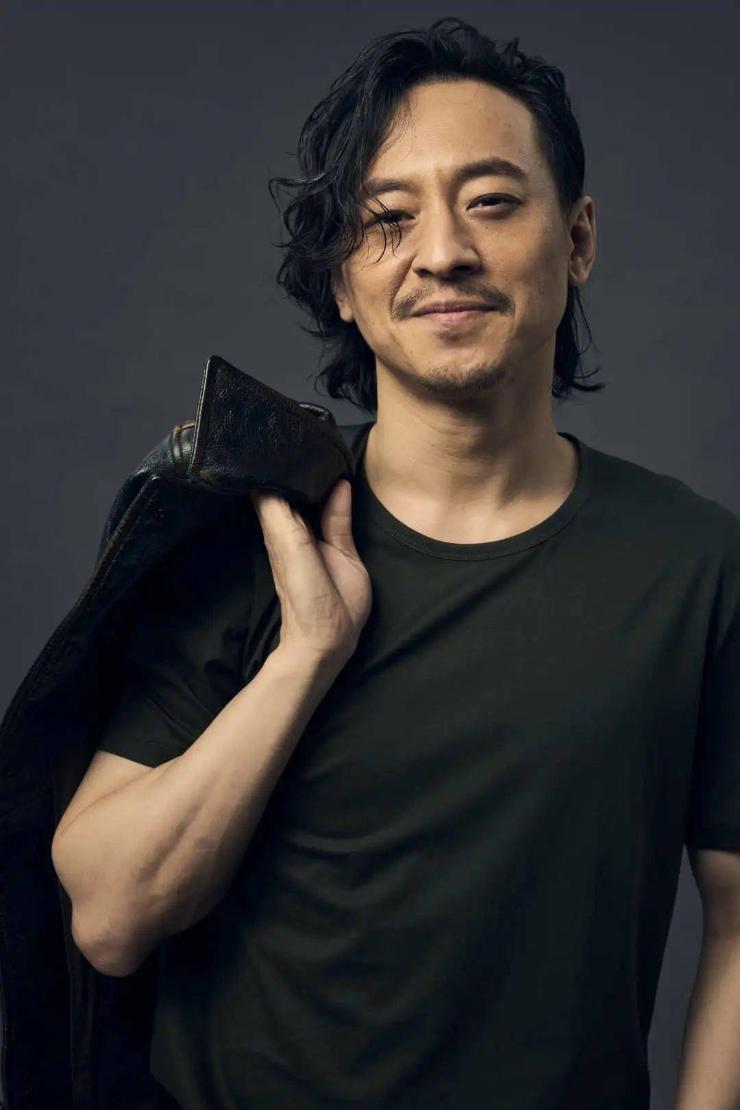 梦幻联动!当"一只猿"化身为《断手斯城》中的"脏辫男孩"_剧场_演出_李