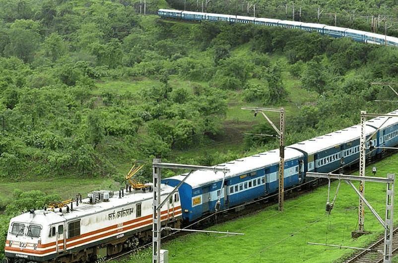 世界最奇葩的火车,共682节车厢却不搭载乘客,速度比电动车还慢_铁矿