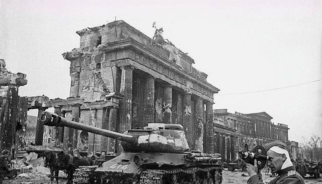 柏林战役是欧洲战场最后的战役,也是苏军势必复仇的最后一仗,这一仗