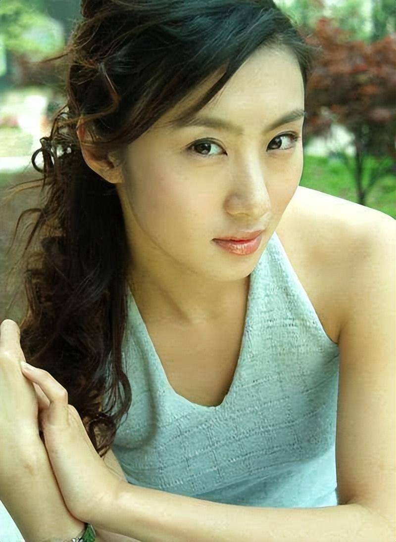 正好赶上王惠去接好友俞欣彤,就这样在缘分使然下她也参加了这次聚会.