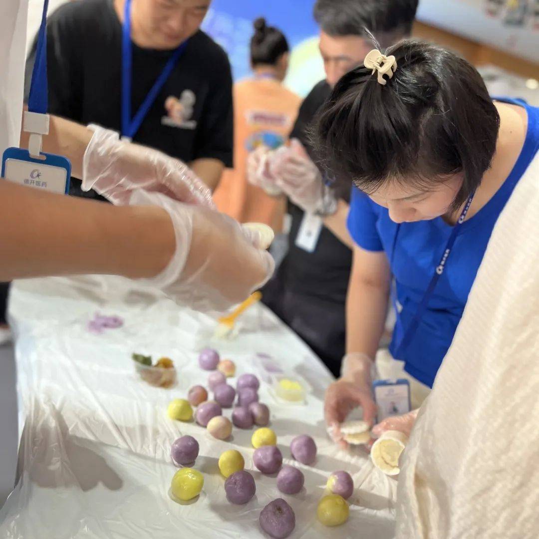 月满中秋,手作团圆 | 德开医药开展手工月饼制作活动,感受中秋温情