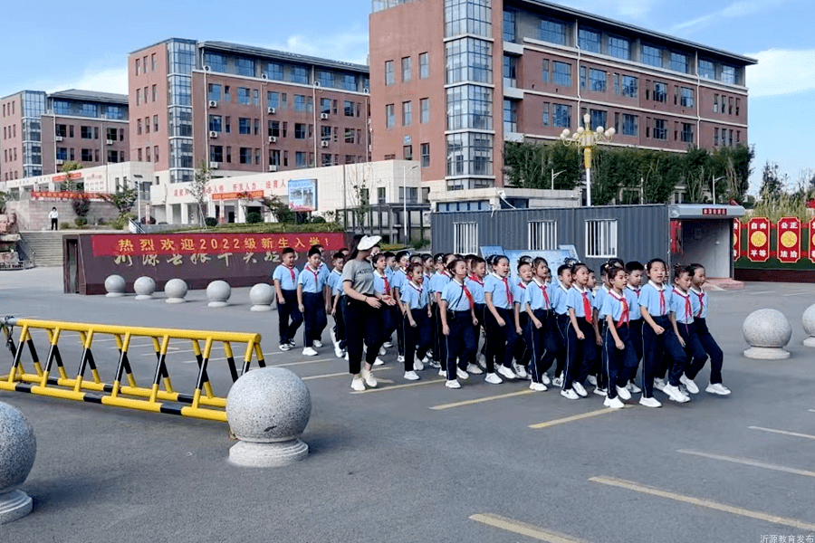 为增强学生体质,促进学生良好习惯的养成,近日,沂源县振华实验学校