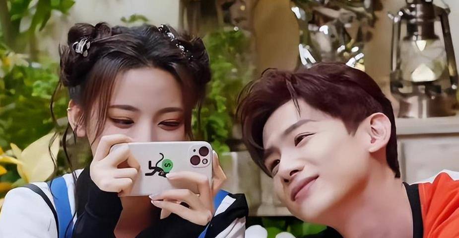 白越光cp杀疯了,白敬亭主动出击,网友:这个男人不对劲!