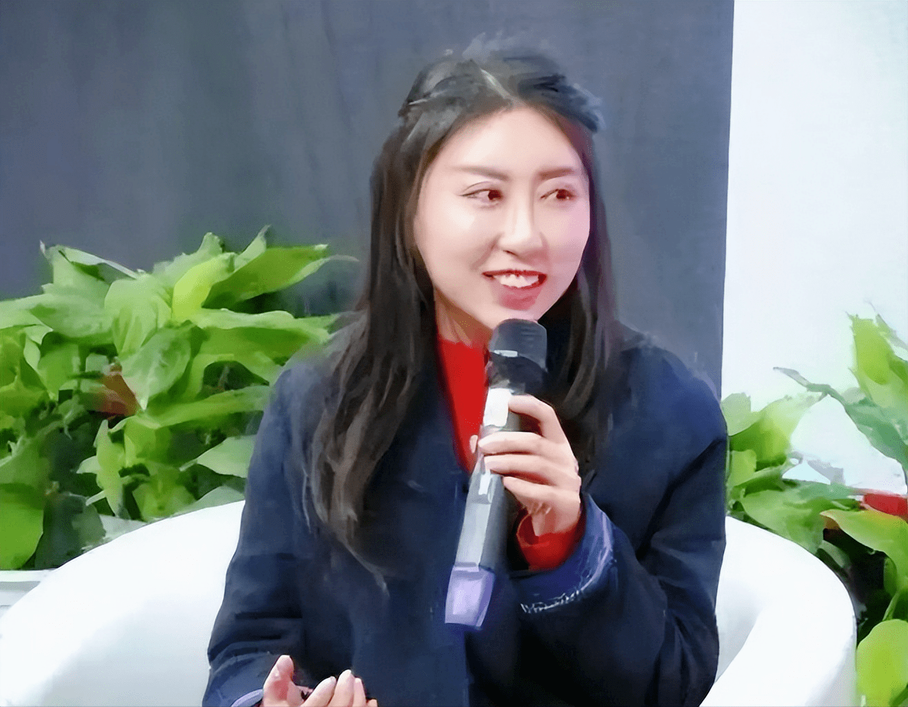 贾浅浅站出来辟谣,网友却发现了新疑点_质疑_能力_作品