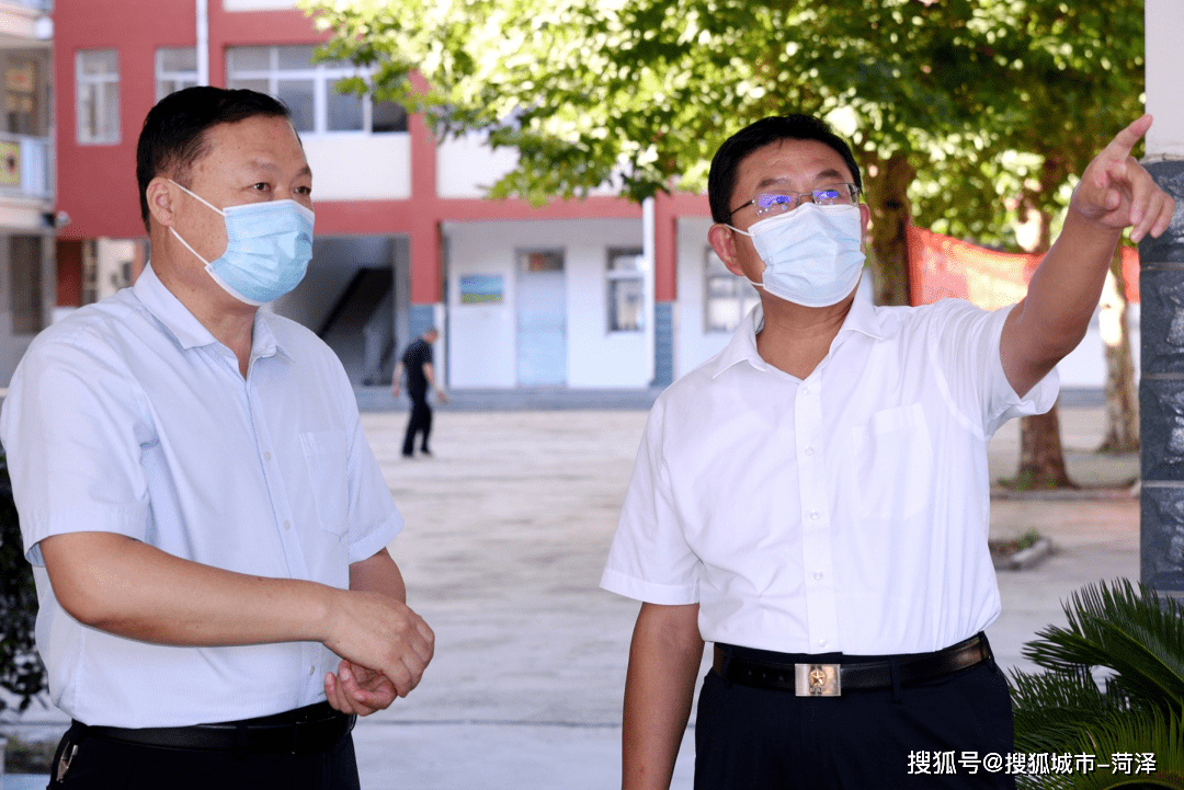 牡丹区委书记尹茂林开展教师节慰问活动