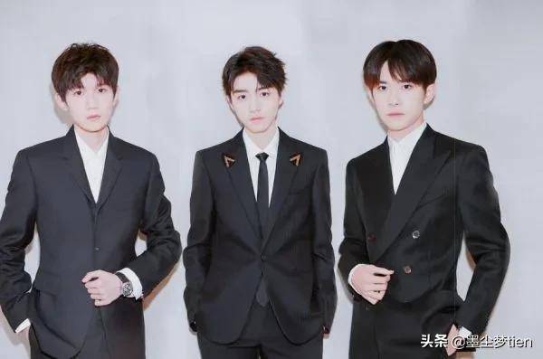 有种"上头"叫男星侧颜照,王俊凯王一博还好,看到坤坤:爱了_颜就更