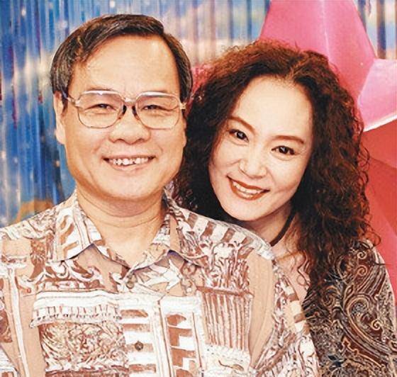 刘雪华:被刘德凯抛弃,遇邓育昆后收获幸福,丈夫离世只留她一人_张佩华