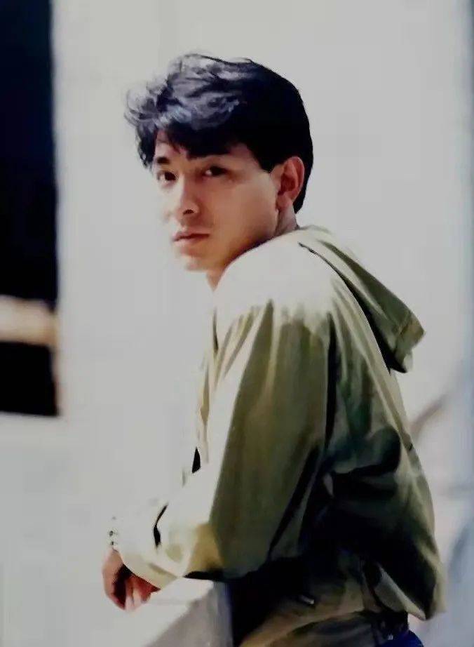 5亿人聚集直播间,刘德华还是那个61岁的"笨小孩"_演唱会_公司版权_首