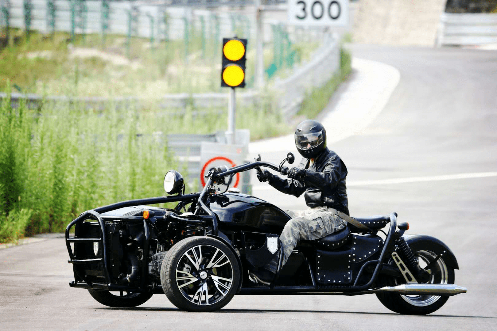 兰盾三轮摩托车图片