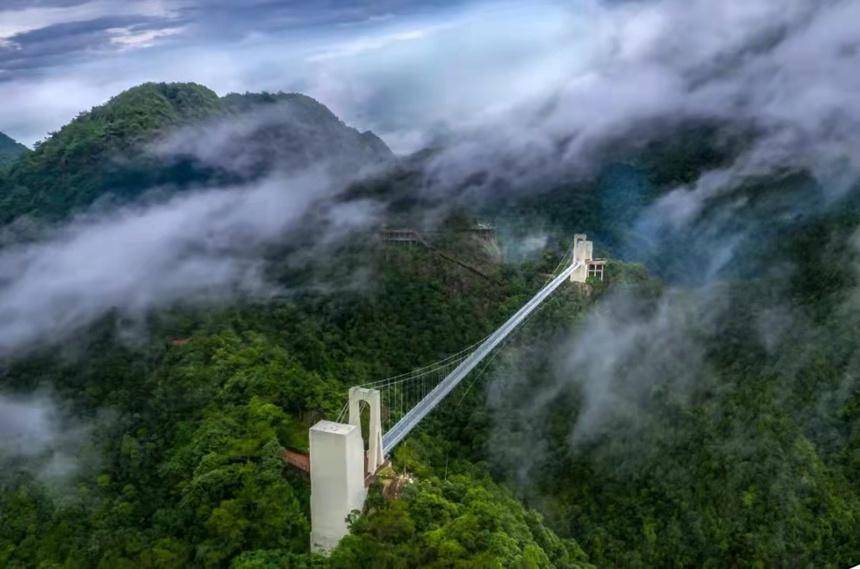 5a級景區三百山:可觀雲海,坐纜車,走最長天橋,去一百次都不嫌多_玻璃