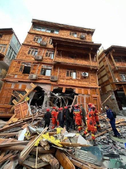 8级地震:森林消防震中营救转移伤者和被困群众_救援_程雪力_震源