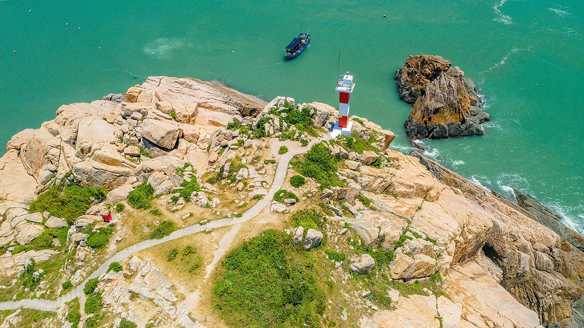 福建霞浦的闾峡灯塔,被人称为福建"小垦丁",其实小只又野蛮_海岸线