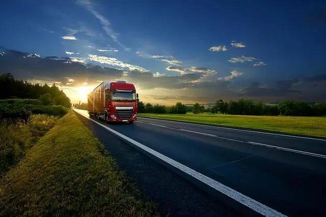 货运大型化和信息化对公路运输经济的影响