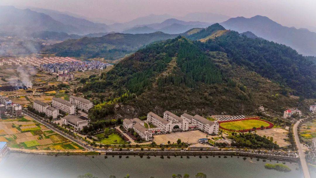 开学第一课 | 陈先福校长:在奋进中进化为天选之子_马金_包山_教育