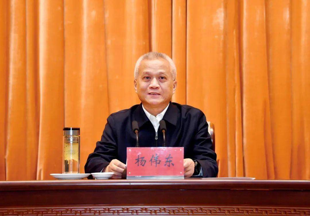 和领导班子建设历来高度重视,这次决定由丁绣峰同志兼任包头市委书记