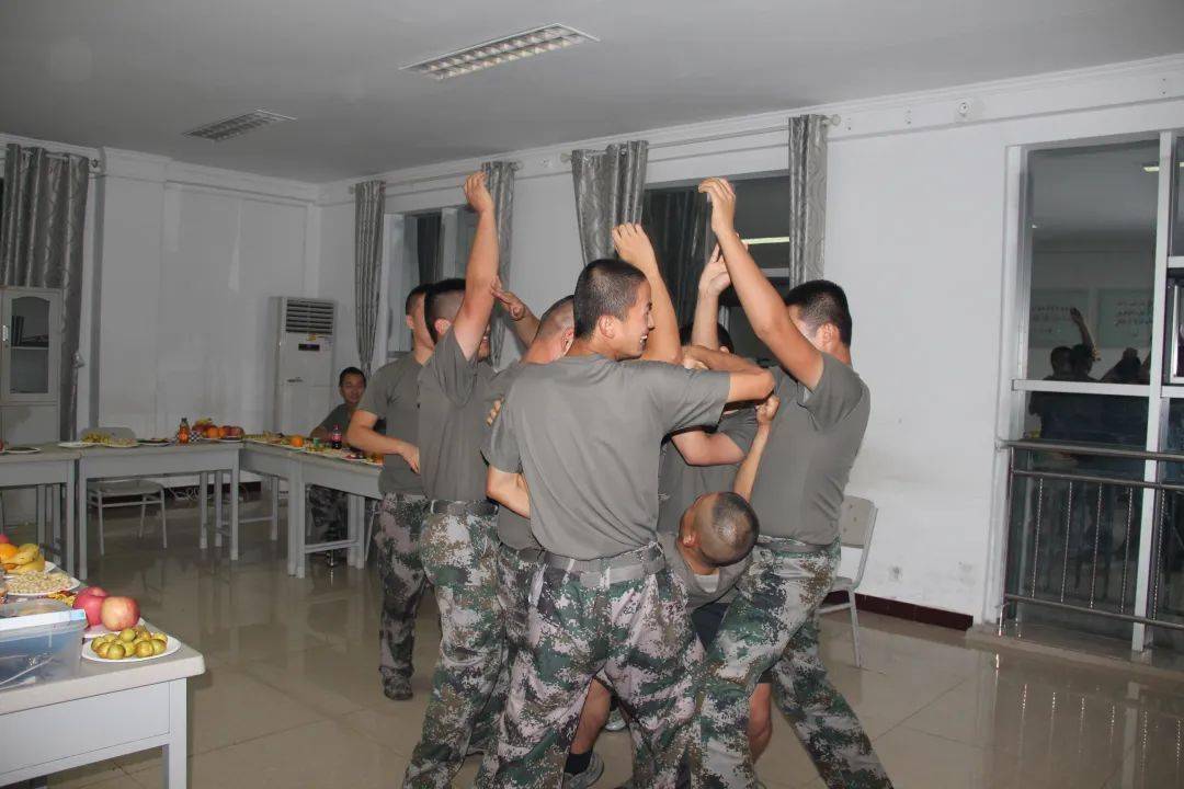 【关注】河南省信阳军分区组织预备役兵茶话会暨准新兵欢送会_部队