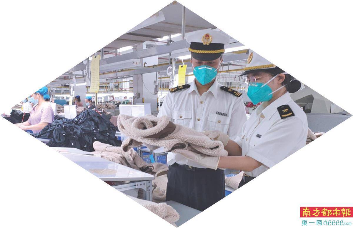钟晓晓 摄"商品通过市场采购贸易方式出口,申报十分便利,商品品种在5