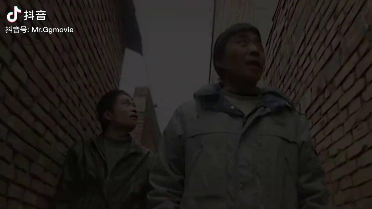 决定除掉团伙中的黄新,还好石头够仗义,影视 枪杀大案 犯罪片 dou是好