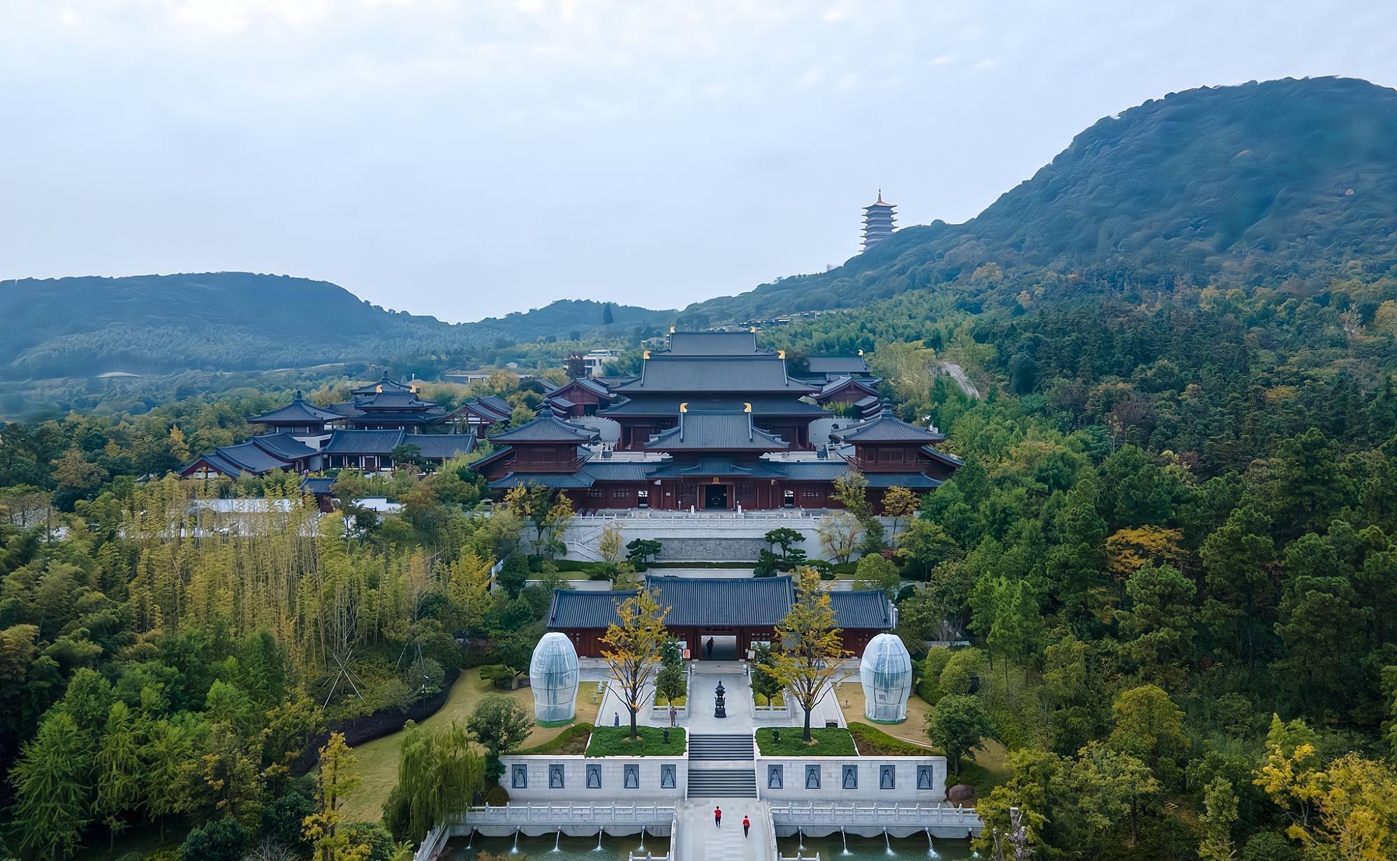 南京牛首山佛顶宫，曾经是废弃的矿坑，如今成为了世界级佛教圣地