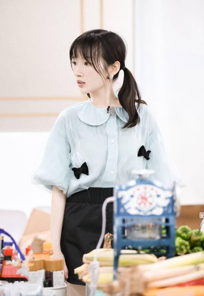 李浩菲古灵精怪的穿搭真好看!