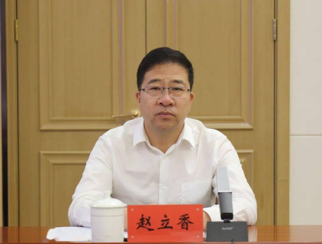 市委副书记,市长赵立香,携程集团高级副总裁汤澜出席签约仪式并致辞.