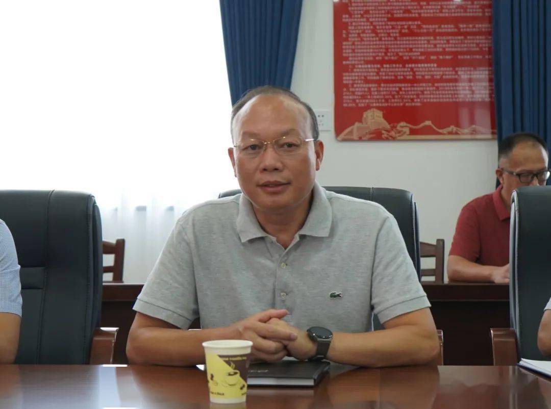 【恭城】县长杨征山到恭城中学开展中秋节暨教师节慰问活动_教育_全县