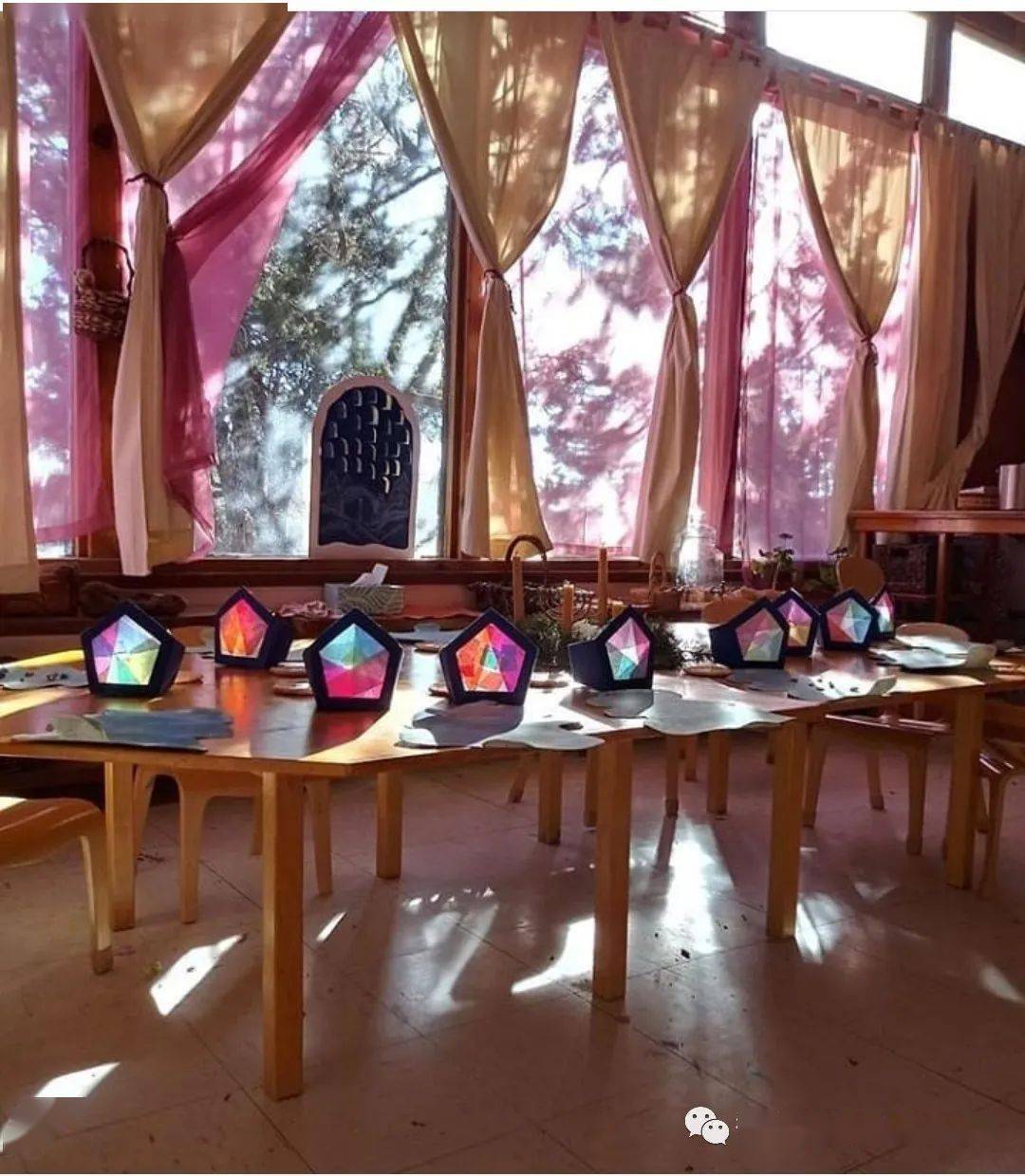 图片来自美国新墨西哥州圣达菲华德福学院华德福学校的建筑元素几乎总